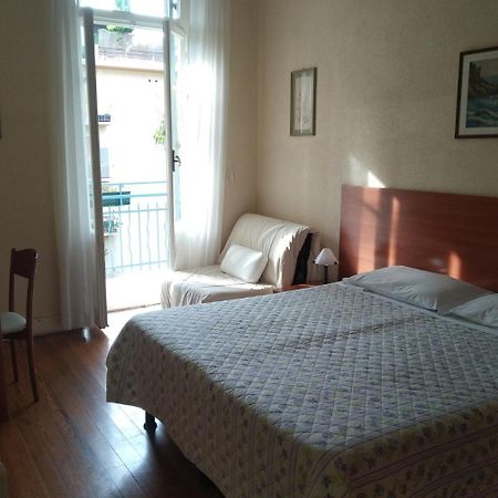 Hotel Lucciola Бордігера Екстер'єр фото