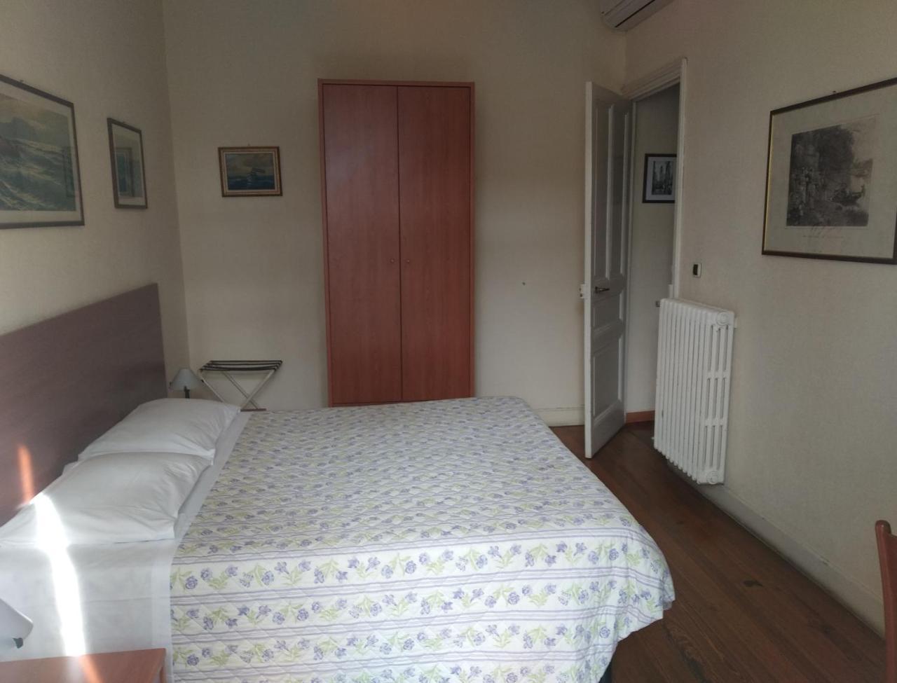 Hotel Lucciola Бордігера Екстер'єр фото