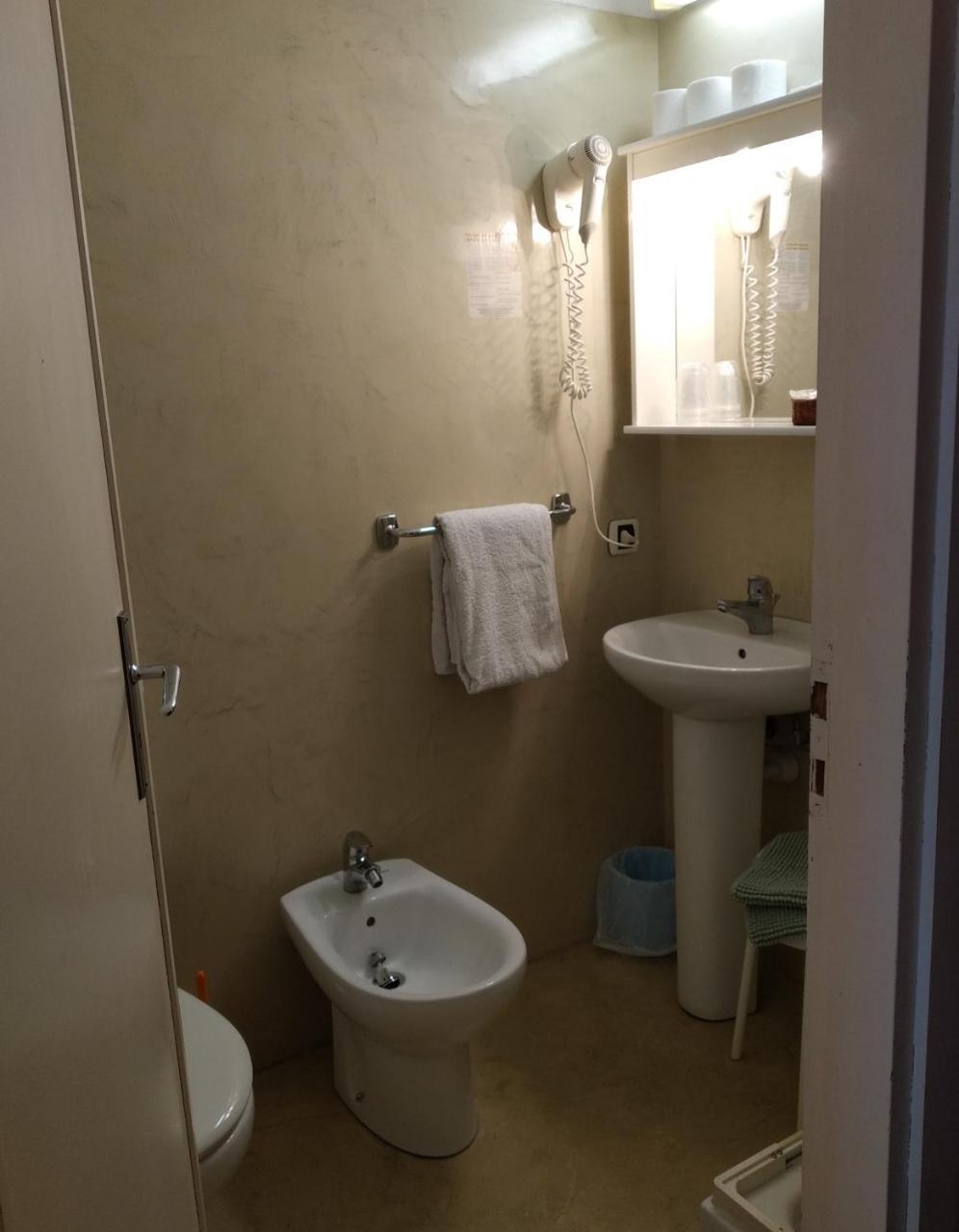 Hotel Lucciola Бордігера Екстер'єр фото