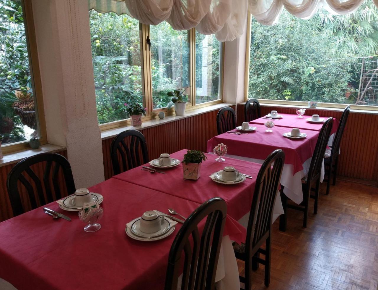 Hotel Lucciola Бордігера Екстер'єр фото