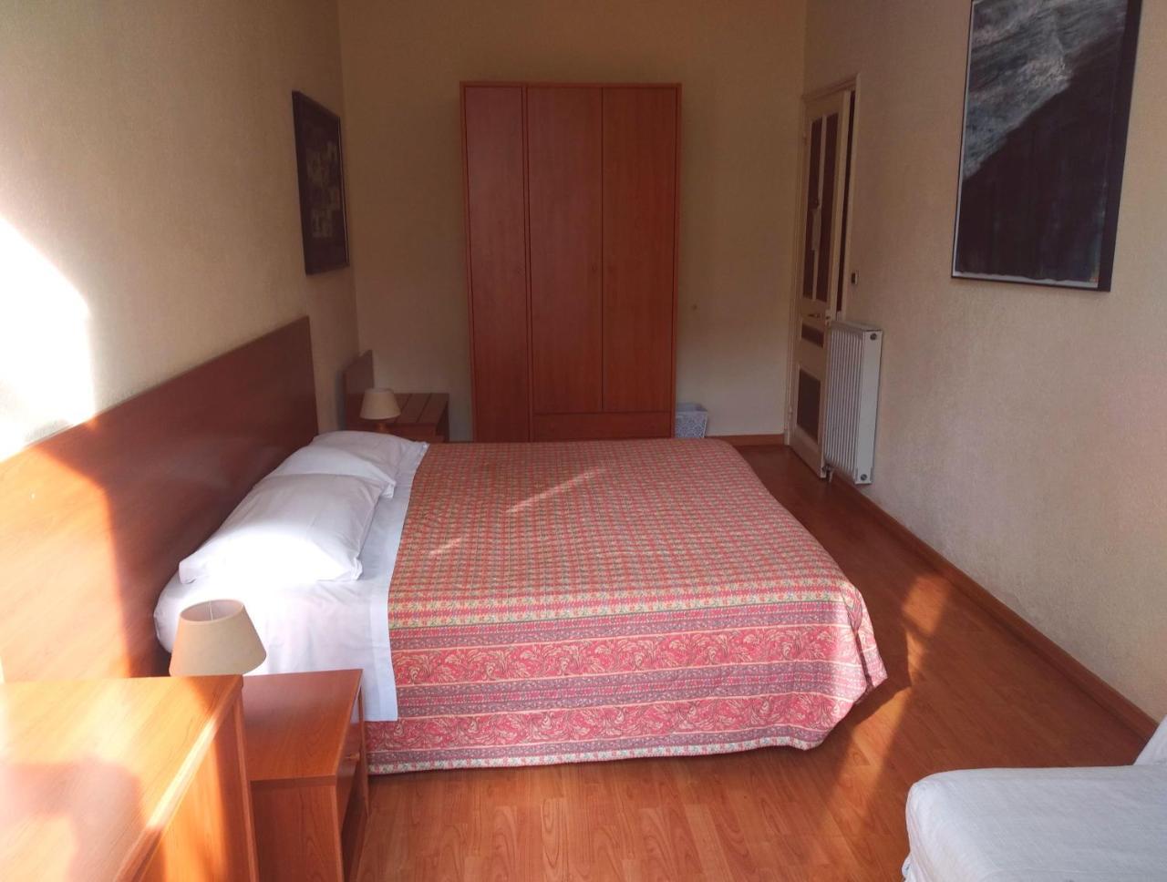 Hotel Lucciola Бордігера Екстер'єр фото