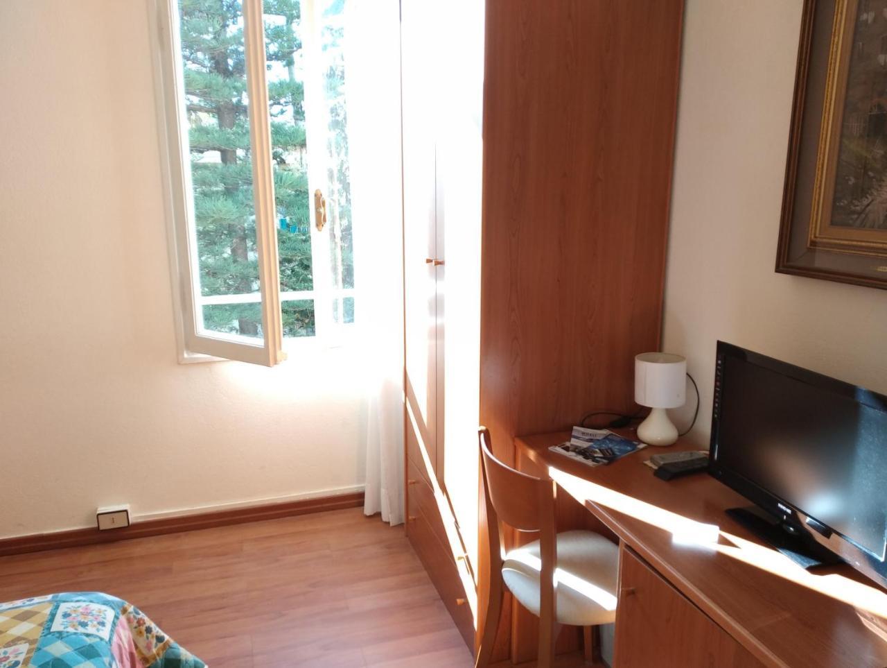 Hotel Lucciola Бордігера Екстер'єр фото